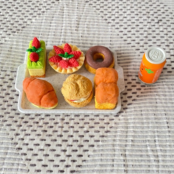 7 dessert food erasers w/ serving tray 🍰 - Picture 4 of 4